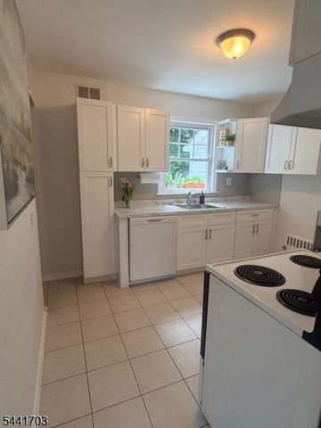 11 MONROE AVENUE, Roseland Boro, NJ 07068