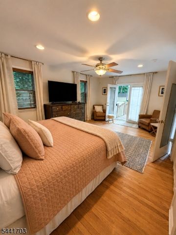 11 MONROE AVENUE, Roseland Boro, NJ 07068