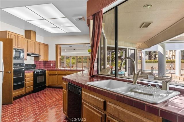 2621 Plaza Del Amo 504, Torrance, CA 90503