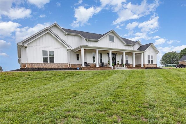 138 Arthur Needham Road, Pilot Mountain, NC 27041