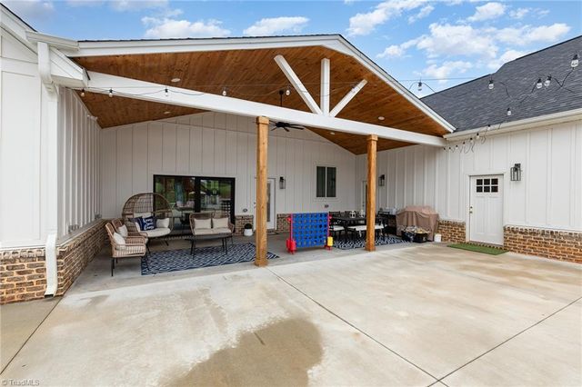 138 Arthur Needham Road, Pilot Mountain, NC 27041