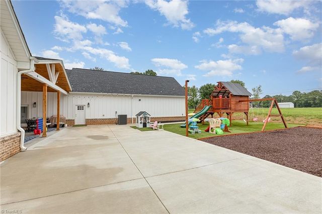 138 Arthur Needham Road, Pilot Mountain, NC 27041