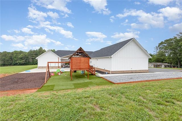 138 Arthur Needham Road, Pilot Mountain, NC 27041