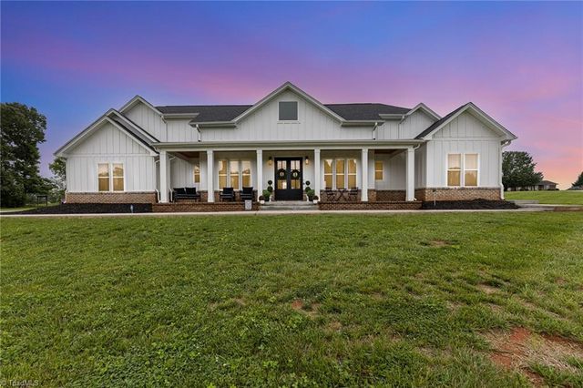 138 Arthur Needham Road, Pilot Mountain, NC 27041