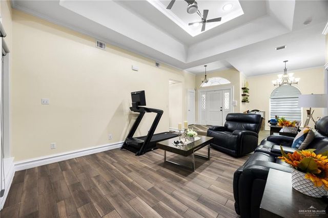 105 E Hawk Avenue, Mcallen, TX 78504