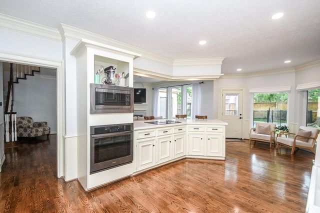 2107 Pecan Trail Drive, Richmond, TX 77406