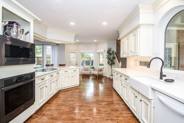 2107 Pecan Trail Drive, Richmond, TX 77406