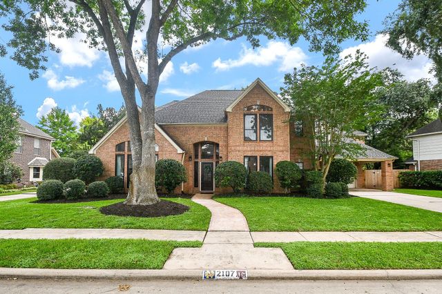 2107 Pecan Trail Drive, Richmond, TX 77406
