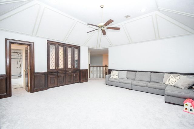 2107 Pecan Trail Drive, Richmond, TX 77406