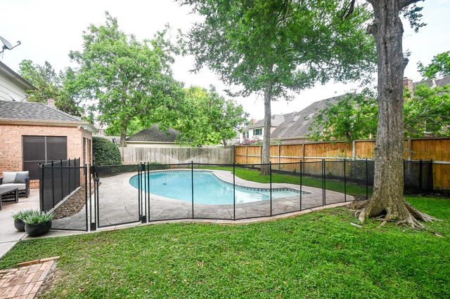 2107 Pecan Trail Drive, Richmond, TX 77406
