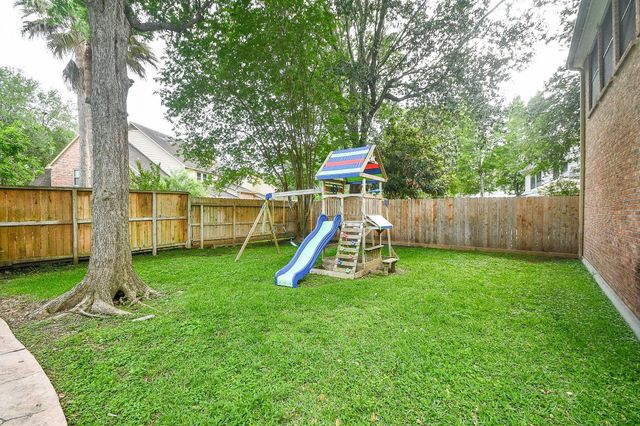 2107 Pecan Trail Drive, Richmond, TX 77406