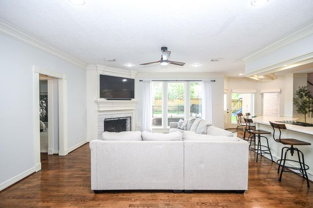 2107 Pecan Trail Drive, Richmond, TX 77406