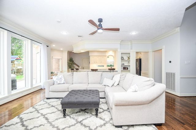 2107 Pecan Trail Drive, Richmond, TX 77406