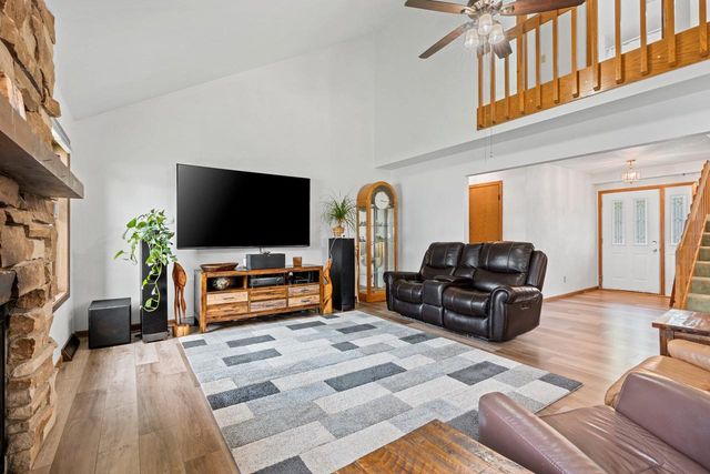 1657 HICKORY HOLLOW LANE, Menasha, WI 54952