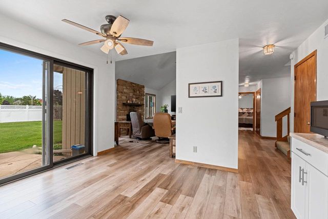 1657 HICKORY HOLLOW LANE, Menasha, WI 54952