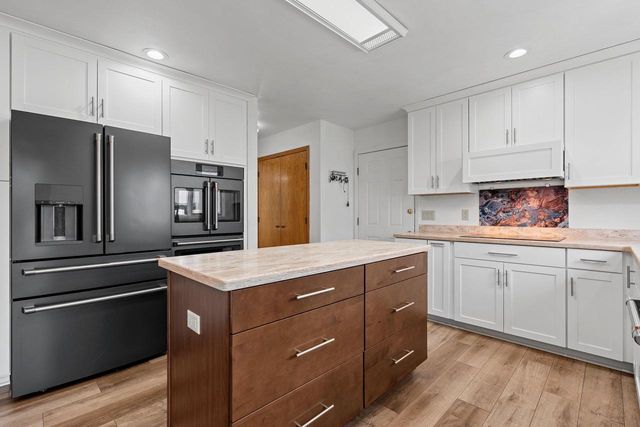 1657 HICKORY HOLLOW LANE, Menasha, WI 54952