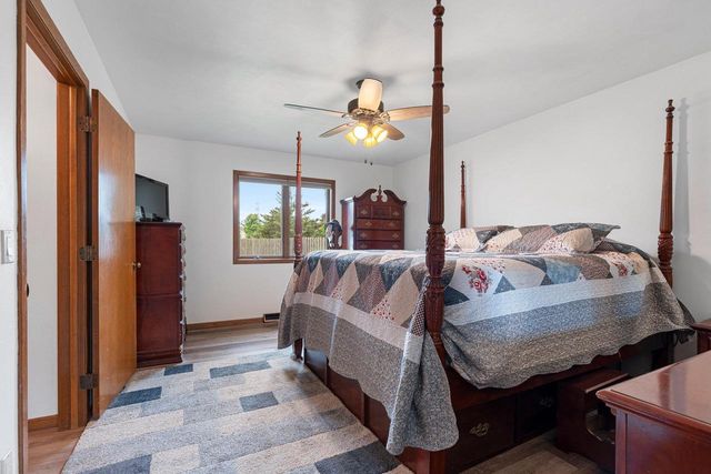 1657 HICKORY HOLLOW LANE, Menasha, WI 54952