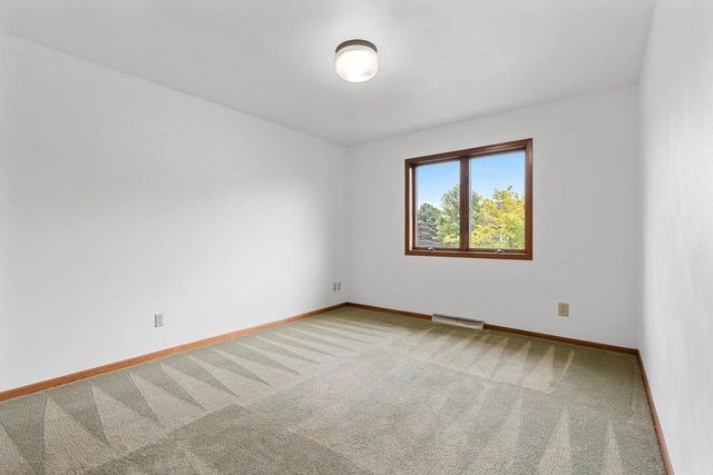 1657 HICKORY HOLLOW LANE, Menasha, WI 54952