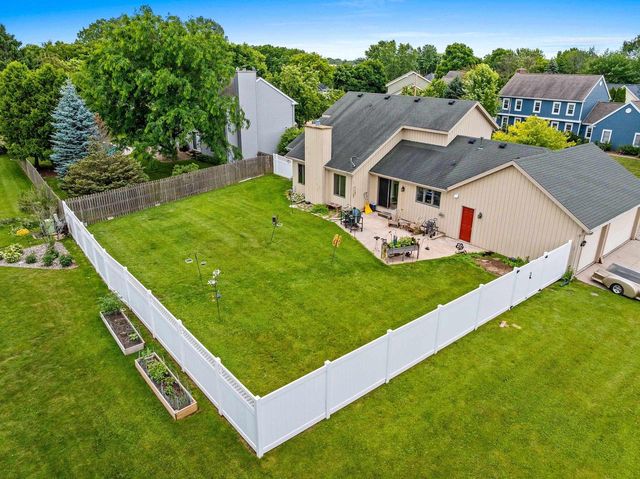 1657 HICKORY HOLLOW LANE, Menasha, WI 54952