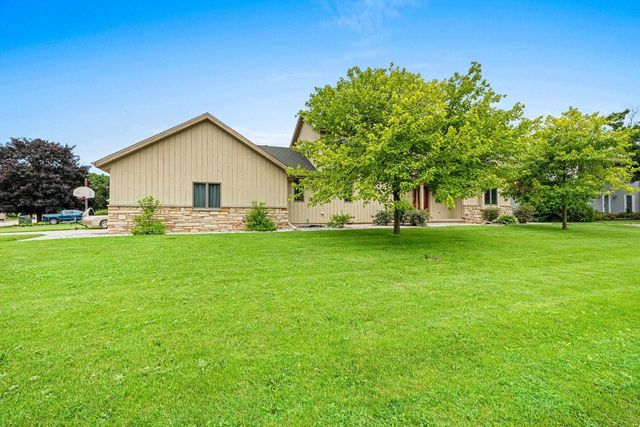 1657 HICKORY HOLLOW LANE, Menasha, WI 54952