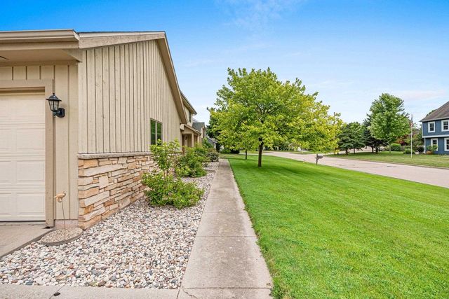1657 HICKORY HOLLOW LANE, Menasha, WI 54952