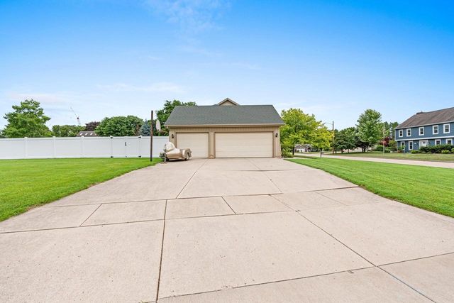 1657 HICKORY HOLLOW LANE, Menasha, WI 54952