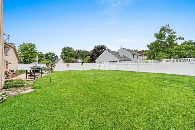 1657 HICKORY HOLLOW LANE, Menasha, WI 54952
