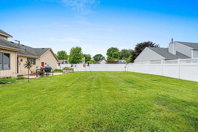 1657 HICKORY HOLLOW LANE, Menasha, WI 54952
