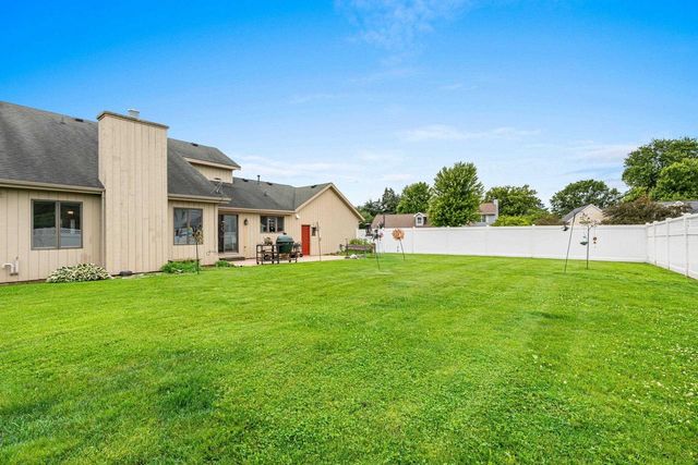 1657 HICKORY HOLLOW LANE, Menasha, WI 54952