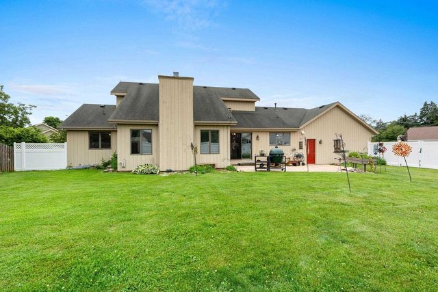 1657 HICKORY HOLLOW LANE, Menasha, WI 54952