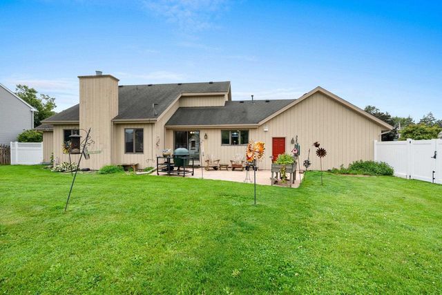 1657 HICKORY HOLLOW LANE, Menasha, WI 54952