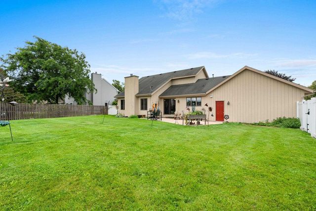 1657 HICKORY HOLLOW LANE, Menasha, WI 54952