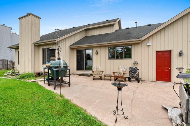 1657 HICKORY HOLLOW LANE, Menasha, WI 54952