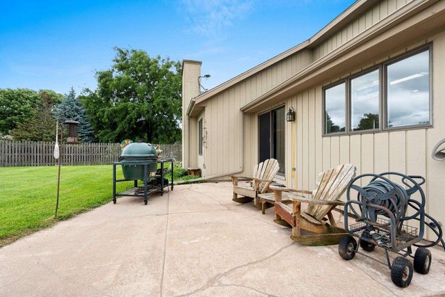 1657 HICKORY HOLLOW LANE, Menasha, WI 54952