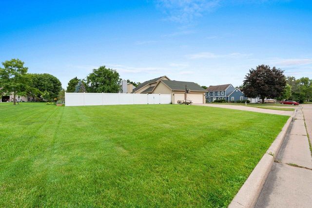 1657 HICKORY HOLLOW LANE, Menasha, WI 54952