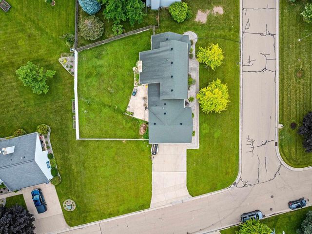 1657 HICKORY HOLLOW LANE, Menasha, WI 54952