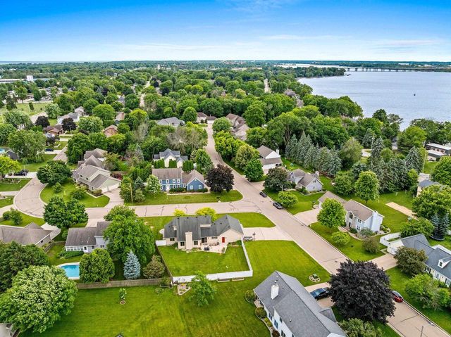 1657 HICKORY HOLLOW LANE, Menasha, WI 54952