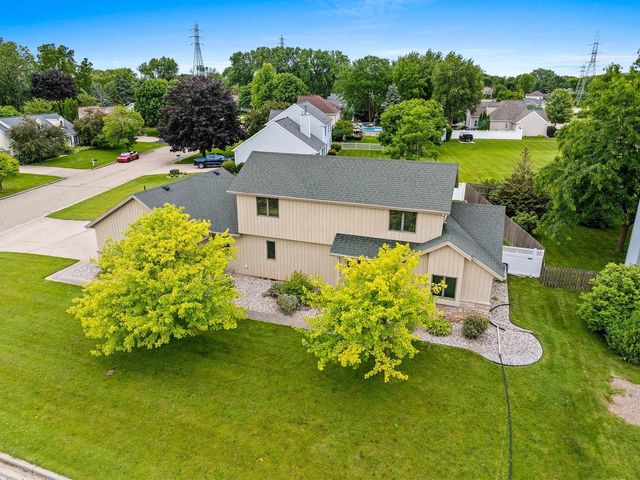 1657 HICKORY HOLLOW LANE, Menasha, WI 54952