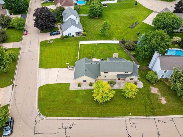 1657 HICKORY HOLLOW LANE, Menasha, WI 54952