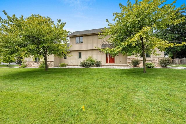 1657 HICKORY HOLLOW LANE, Menasha, WI 54952