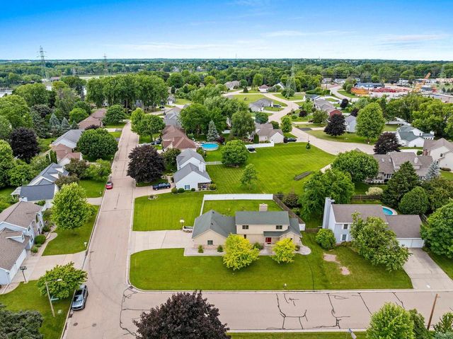 1657 HICKORY HOLLOW LANE, Menasha, WI 54952