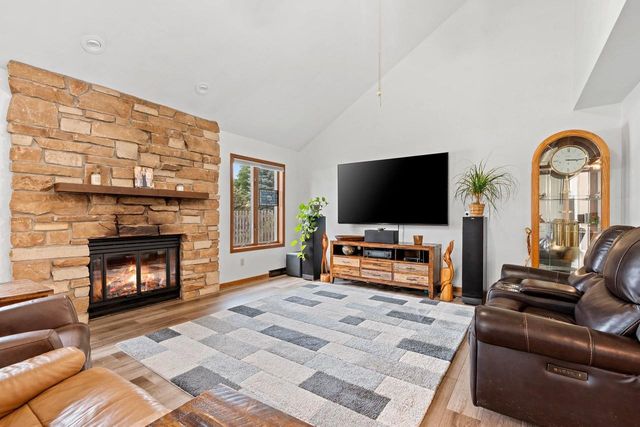 1657 HICKORY HOLLOW LANE, Menasha, WI 54952