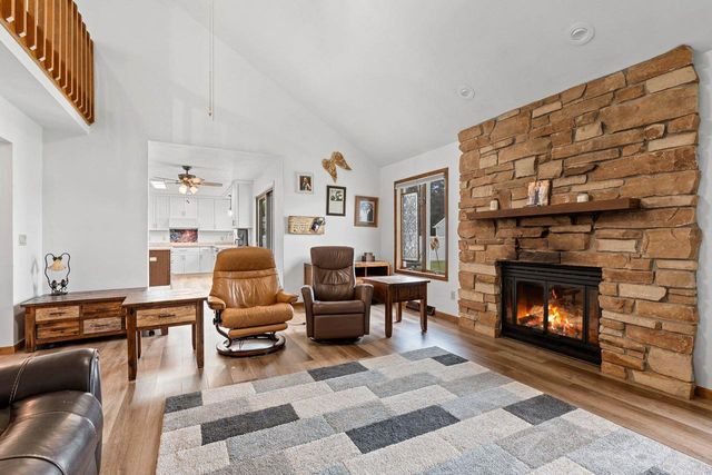 1657 HICKORY HOLLOW LANE, Menasha, WI 54952
