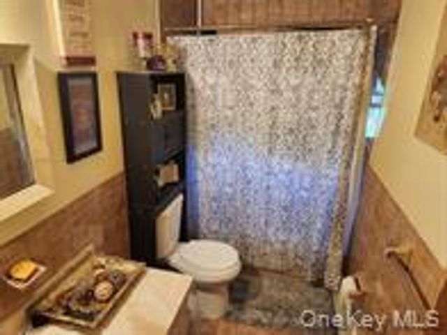 35 Mulford Place, Hempstead, NY 11550