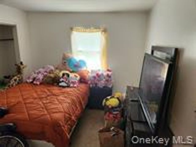 35 Mulford Place, Hempstead, NY 11550