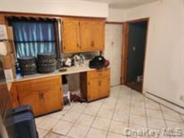 35 Mulford Place, Hempstead, NY 11550