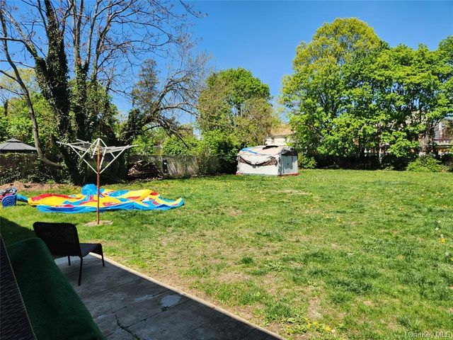 35 Mulford Place, Hempstead, NY 11550