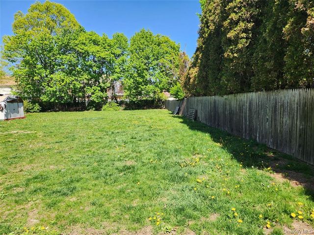 35 Mulford Place, Hempstead, NY 11550