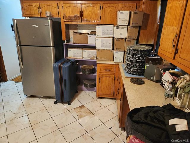 35 Mulford Place, Hempstead, NY 11550