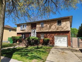 35 Mulford Place, Hempstead, NY 11550